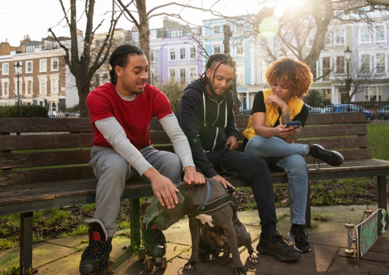 Friend Groups Behave Differently In Public Vs Private Spaces