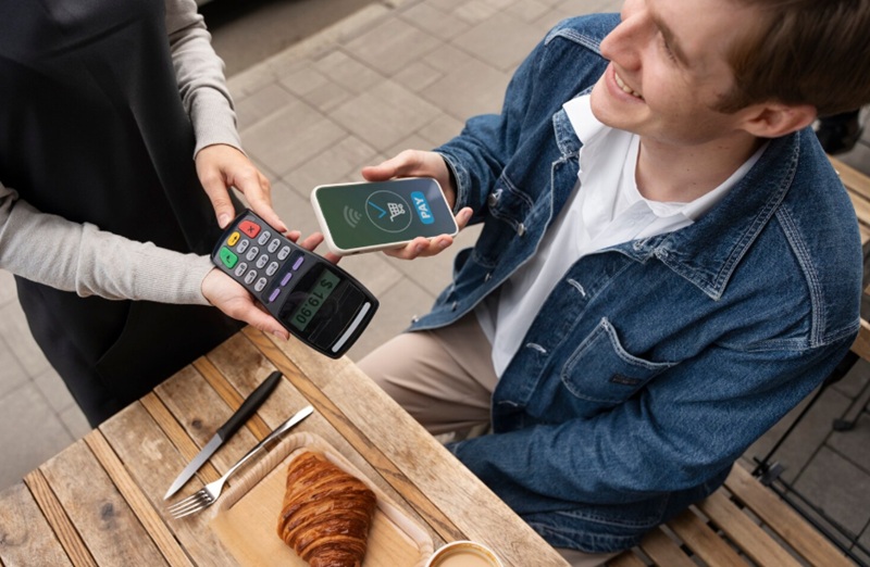Cashless Pubs Are Changing Tipping Culture In Britain