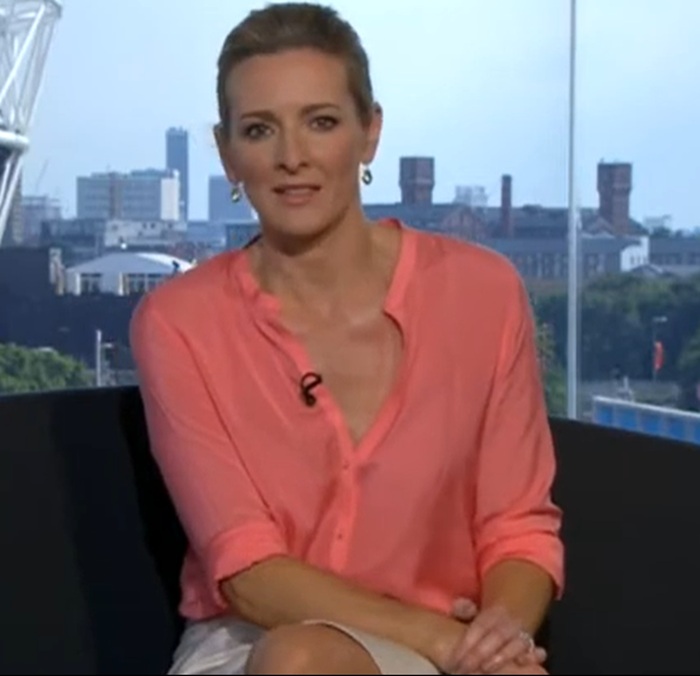 Gabby Logan Height In Feet