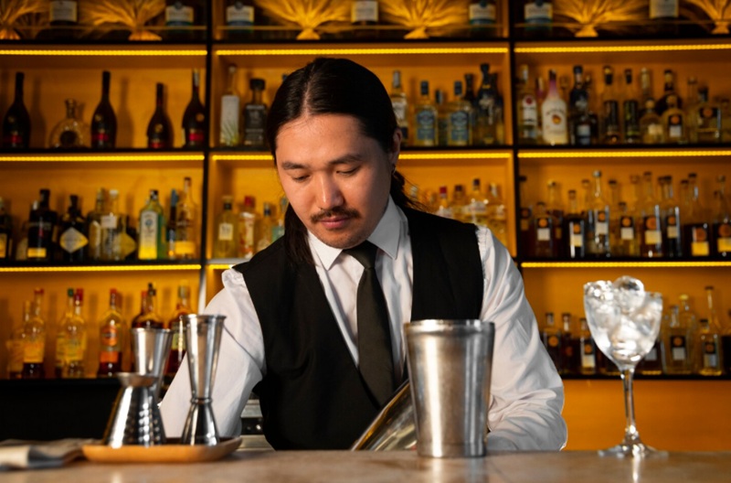 Simple Highballs Replacing Overcomplicated Cocktails